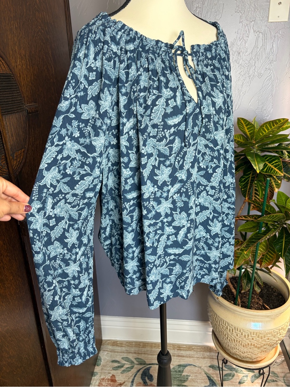 Faherty Emery Peasant Blouse Blue Esna Floral with Tie Closure - Picture 7 of 10